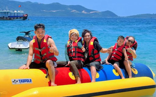 Tour 3 đảo Nha Trang Deluxe | Cano - lặn ngắm san hô - chèo kayak 10 Tour 3 đảo Nha Trang - Phao chuối lướt sóng
