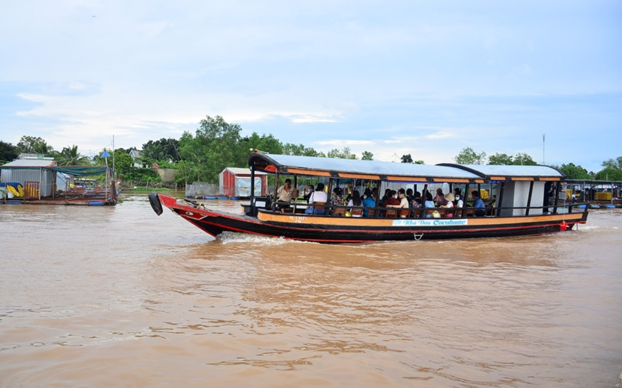 Tour Cần Thơ Vĩnh Long - Di chuyển bằng tàu du lịch