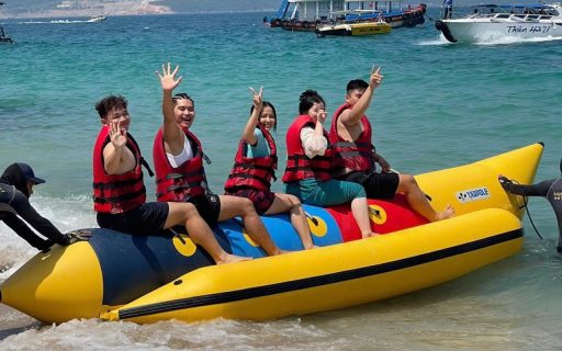 Tour Mini Beach - Làng Chài - Hòn Mun Nha Trang 10 Tour Mini Beach Làng Chài Hòn Mun - Chơi phao chuối