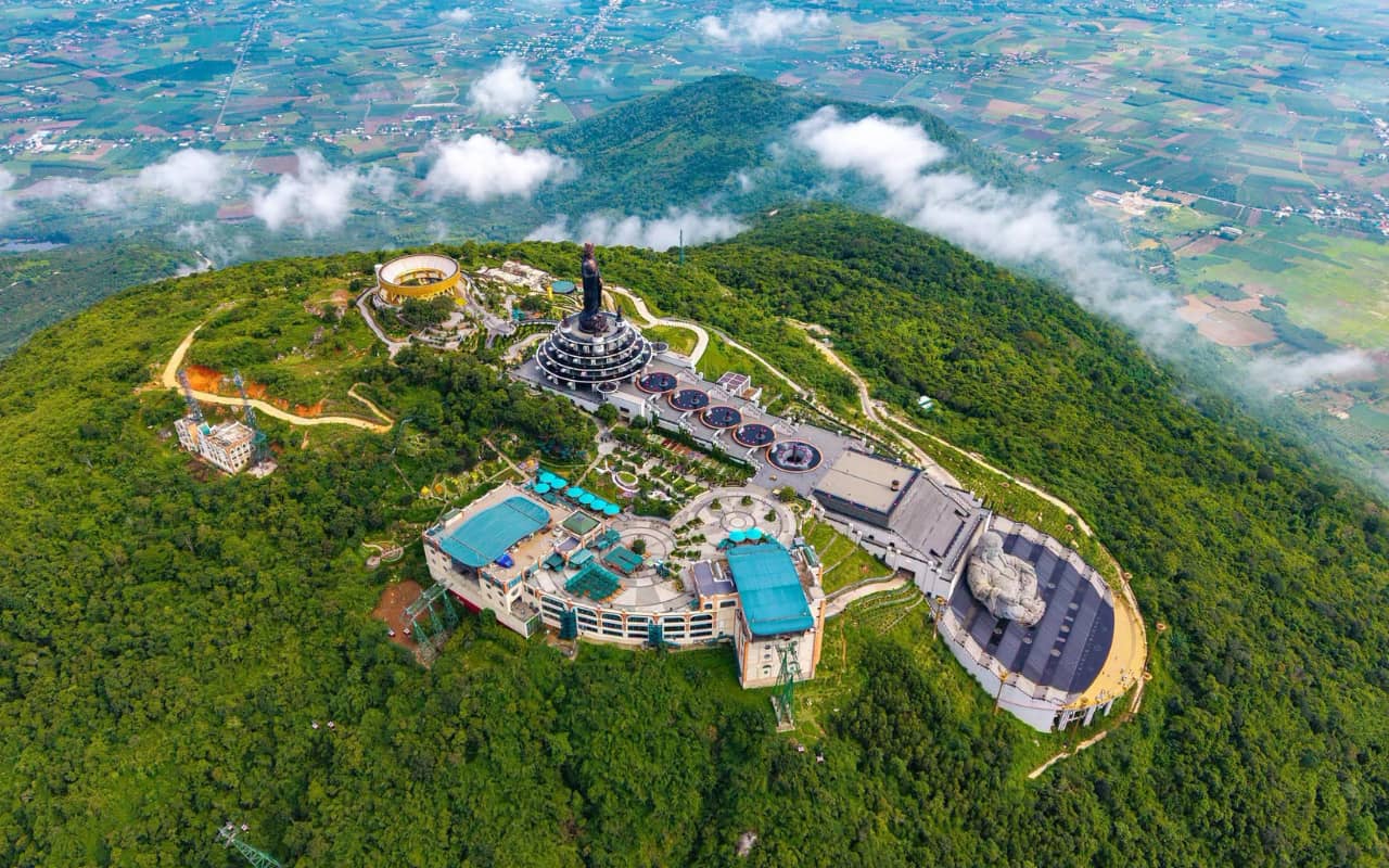 Combo Tây Ninh Núi Bà Đen 2N1Đ | Cáp treo + Buffet trưa 14 Combo Tây Ninh Núi Bà Đen 2N1Đ - Toàn cảnh Tây Ninh