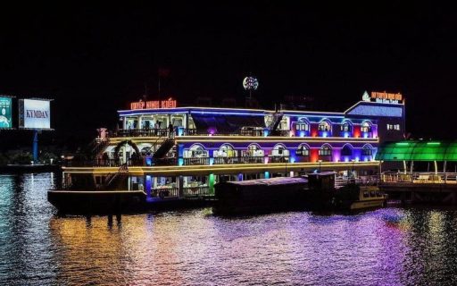Tour ăn tối du thuyền Ninh Kiều - chiêm ngưỡng khung cảnh trên sông