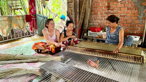 Experience weaving sleeping mat in Ben Tre tour