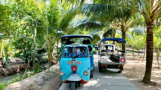Have fun with Tuktuk/Lambro along the country road