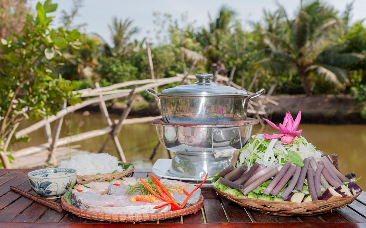 Thưởng thức bữa trưa đậm chất miền Tây Nam Bộ