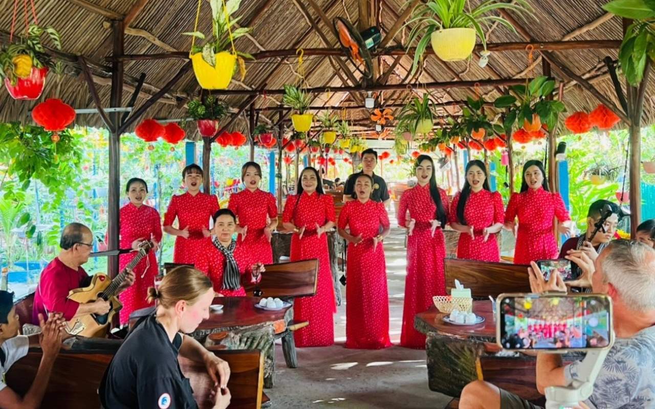 Thưởng thức làn điệu Đờn ca tài tử Nam Bộ